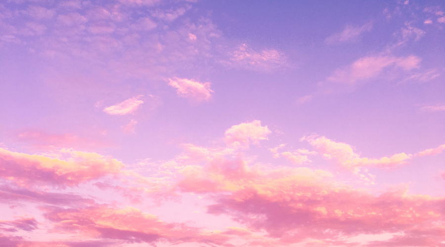 ピンク色に輝く夕焼け空